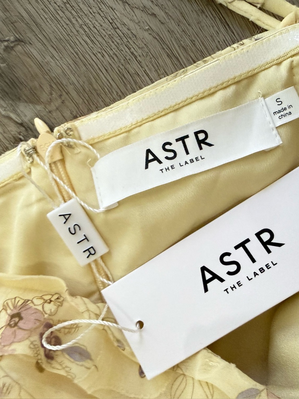 astr the label emerys yellow floral tie-shoulder midi dress size small NEW - Picture 11 of 12